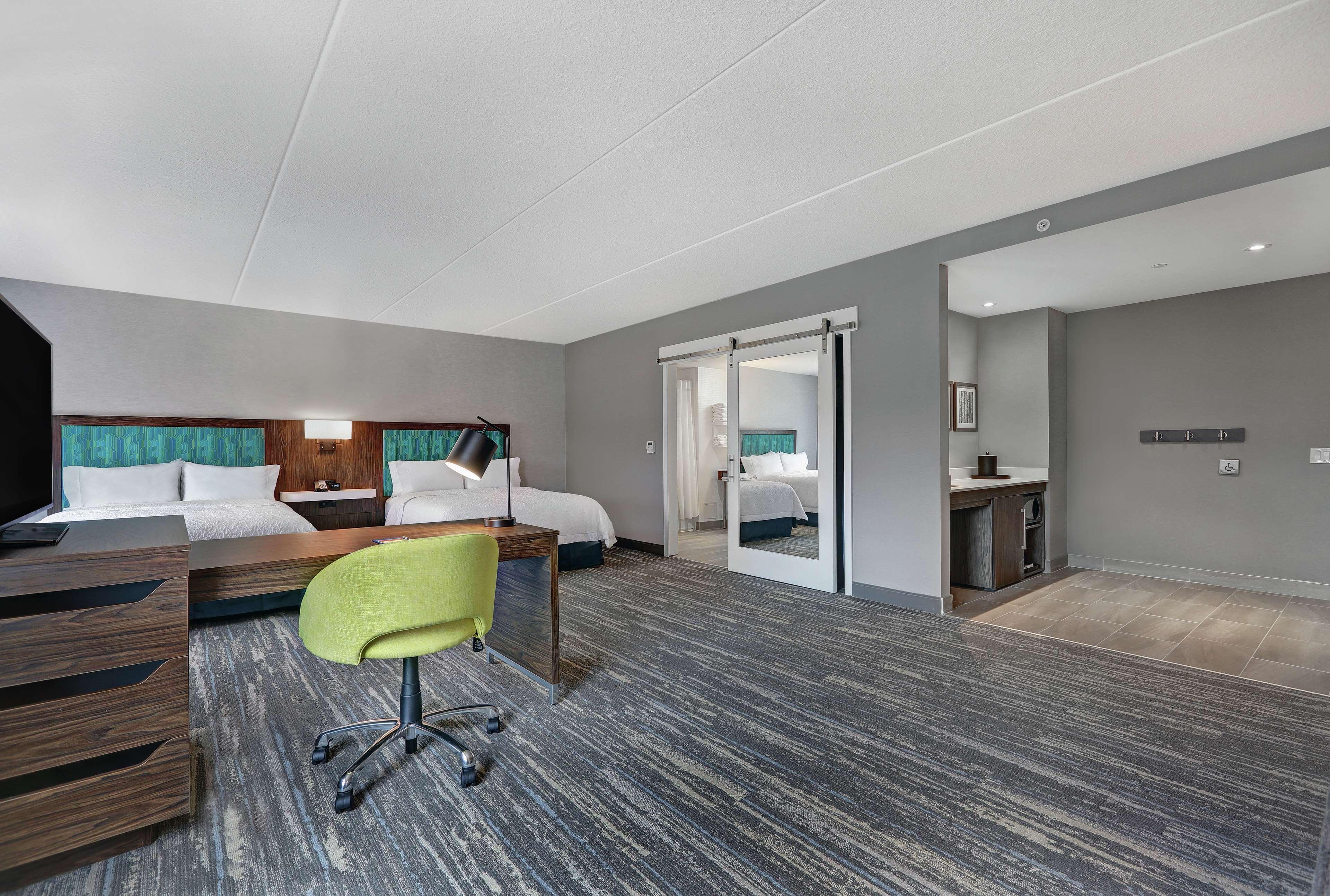Hampton Inn Peterborough Esterno foto