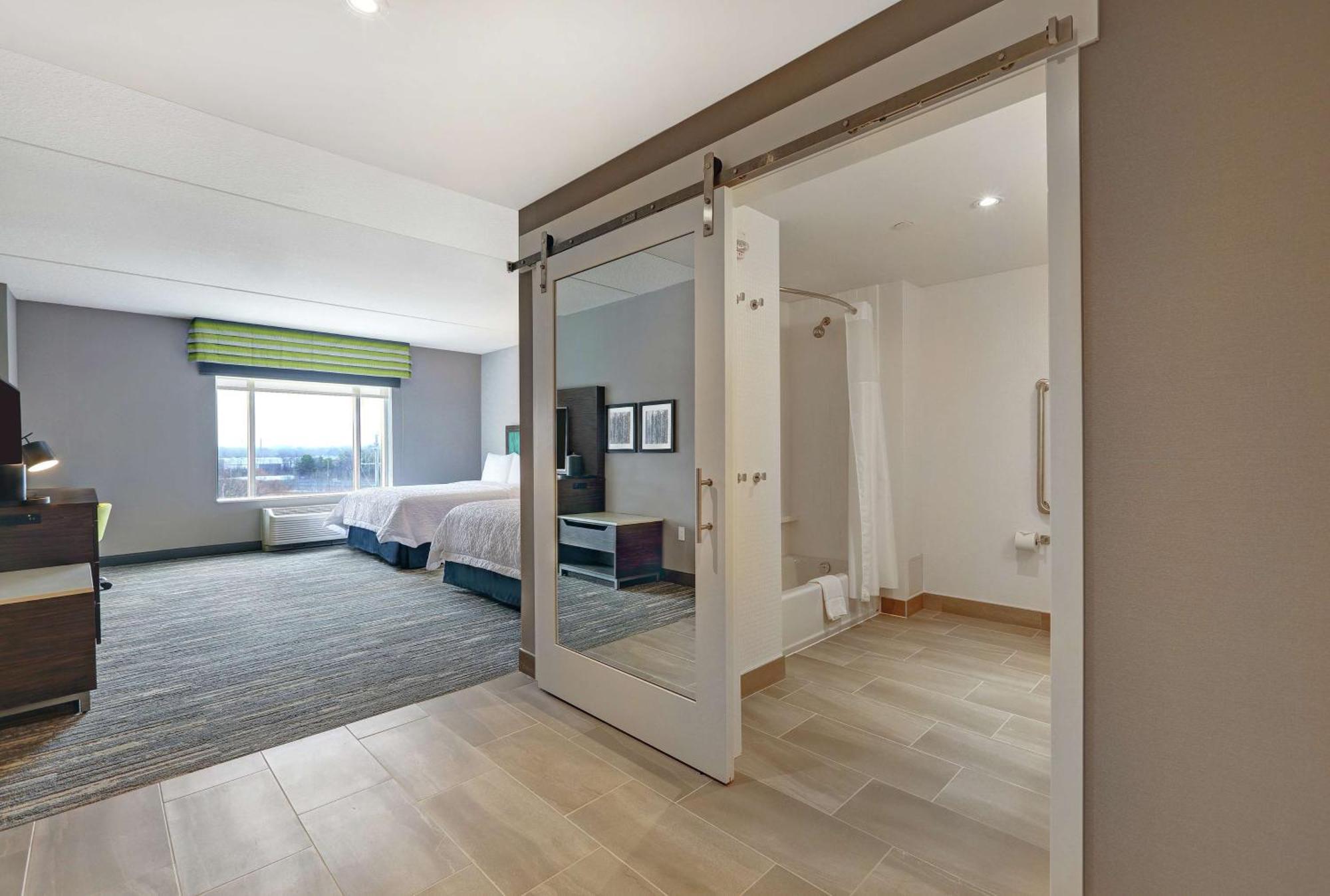 Hampton Inn Peterborough Esterno foto