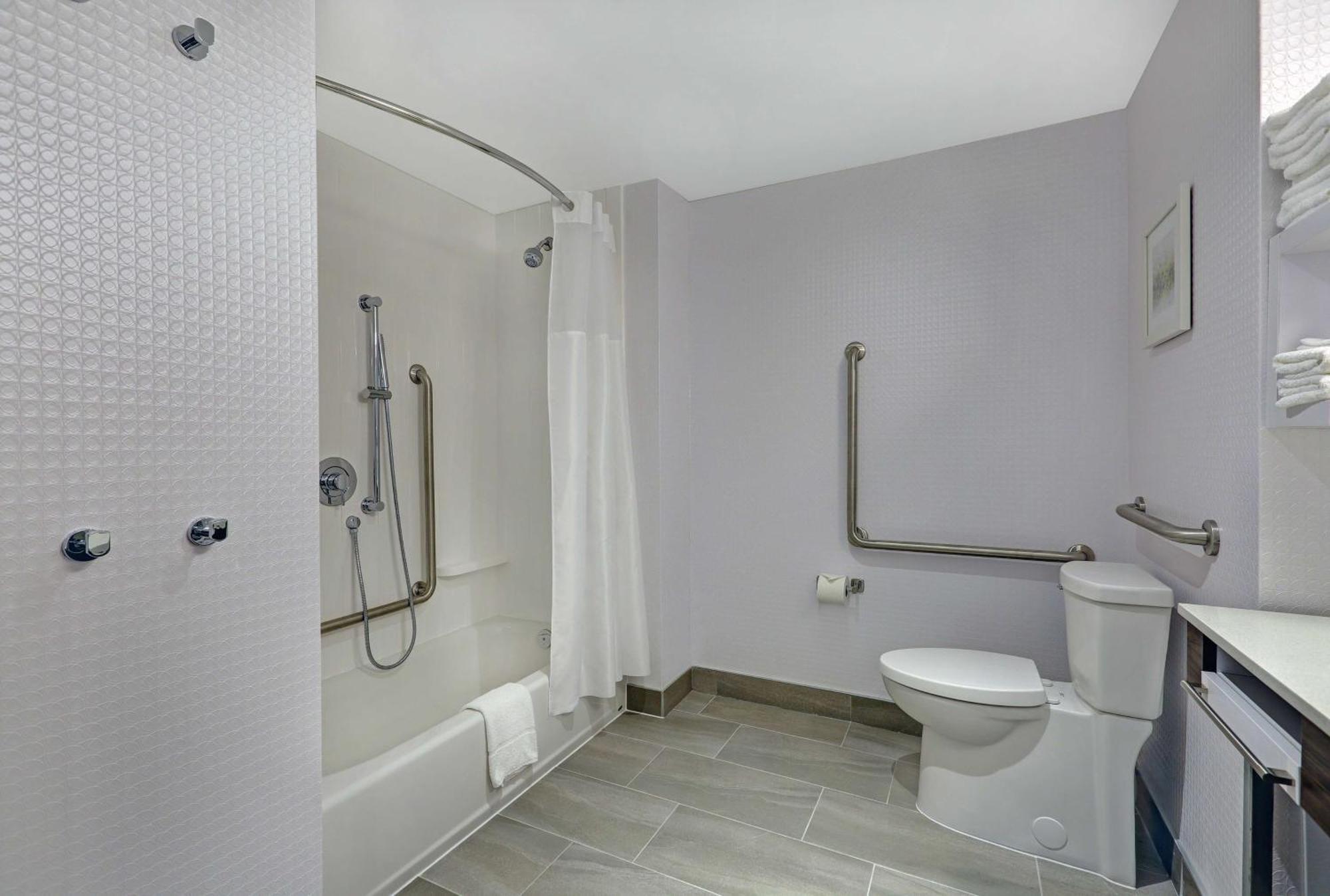 Hampton Inn Peterborough Esterno foto