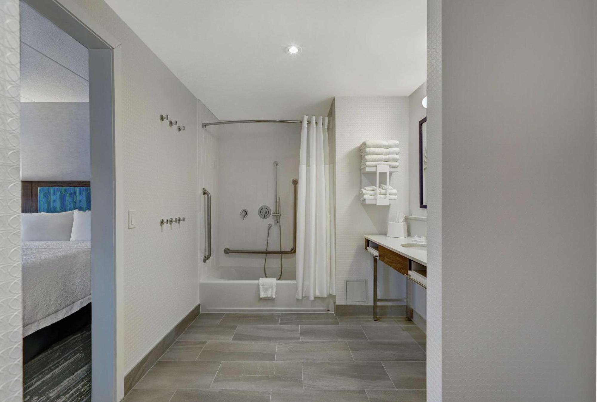 Hampton Inn Peterborough Esterno foto